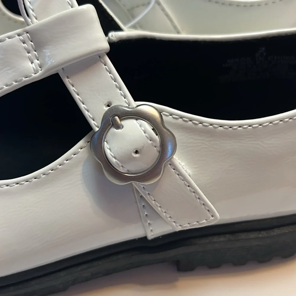 Old Navy Mary Jane Shoes Chunky White Patent Leather Dress Flower Buckle New